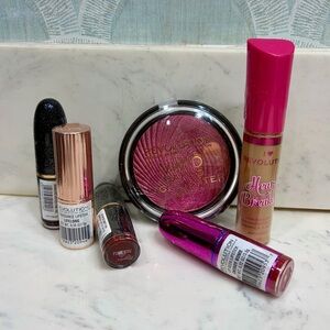 Revolution London: Concealer, Highlighter & Lipstick Bundle, NEW & SEALED! 💄